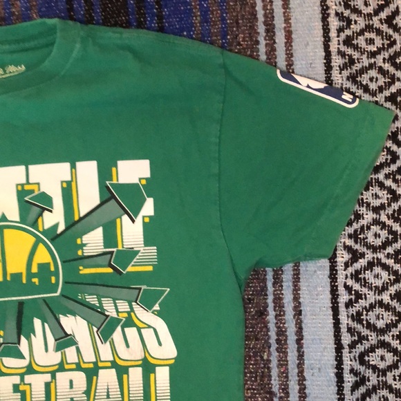 Mitchell & Ness Retro Throwback Seattle SuperSonics Tee Shirt - Picture 5 of 12